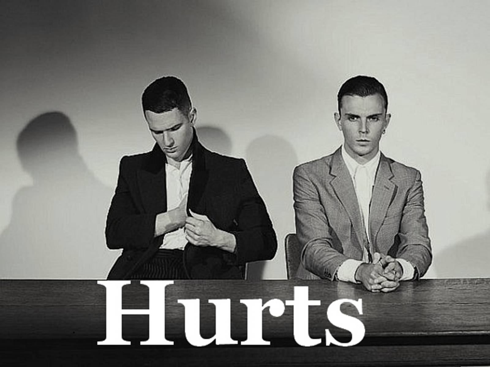 Hurts take. Группа hurts. Hurts логотип группы. Hurts 2008. Hurts группа 2010.