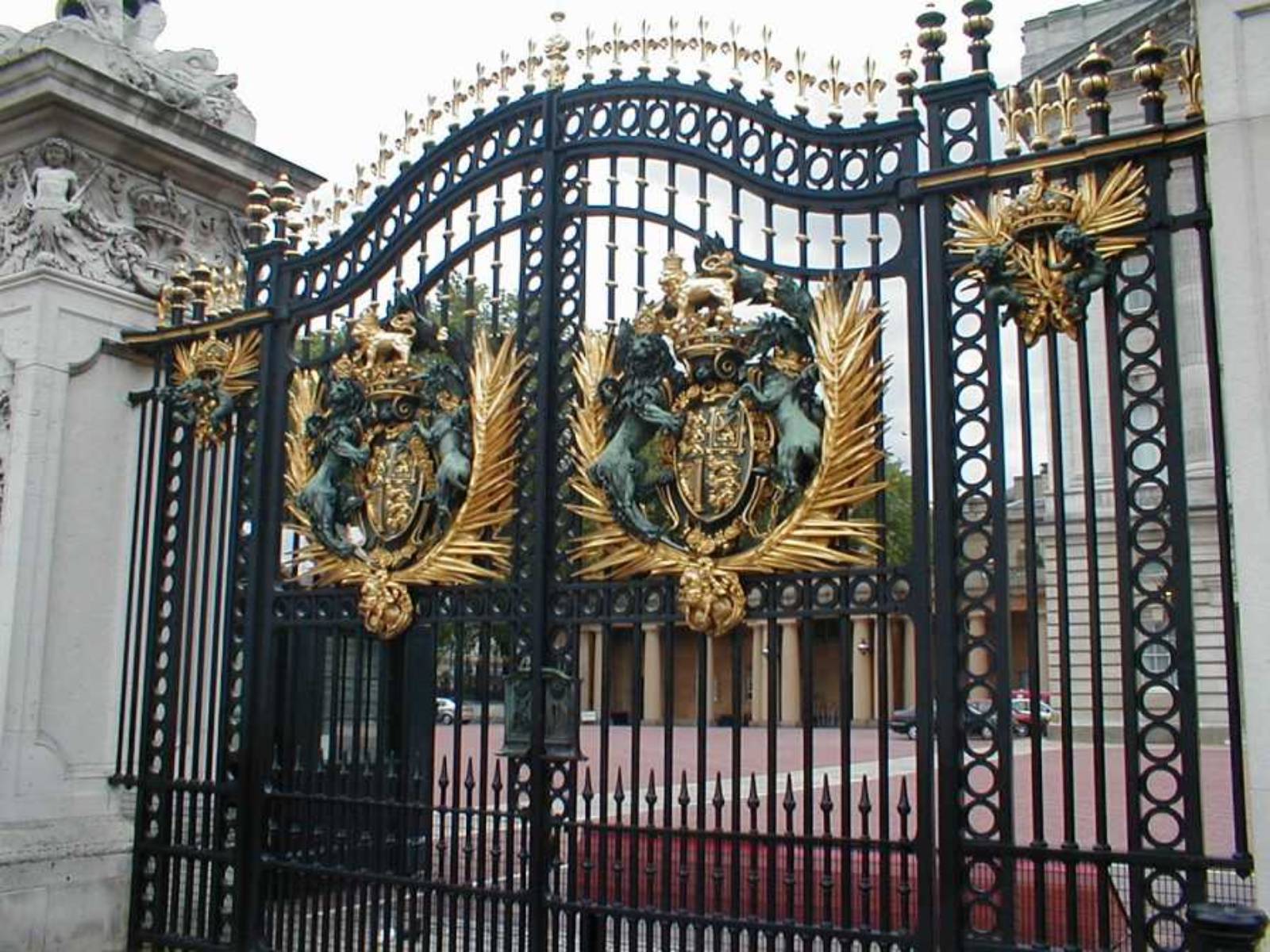 Презентація на тему «Buckingham Palace» - Слайд #28