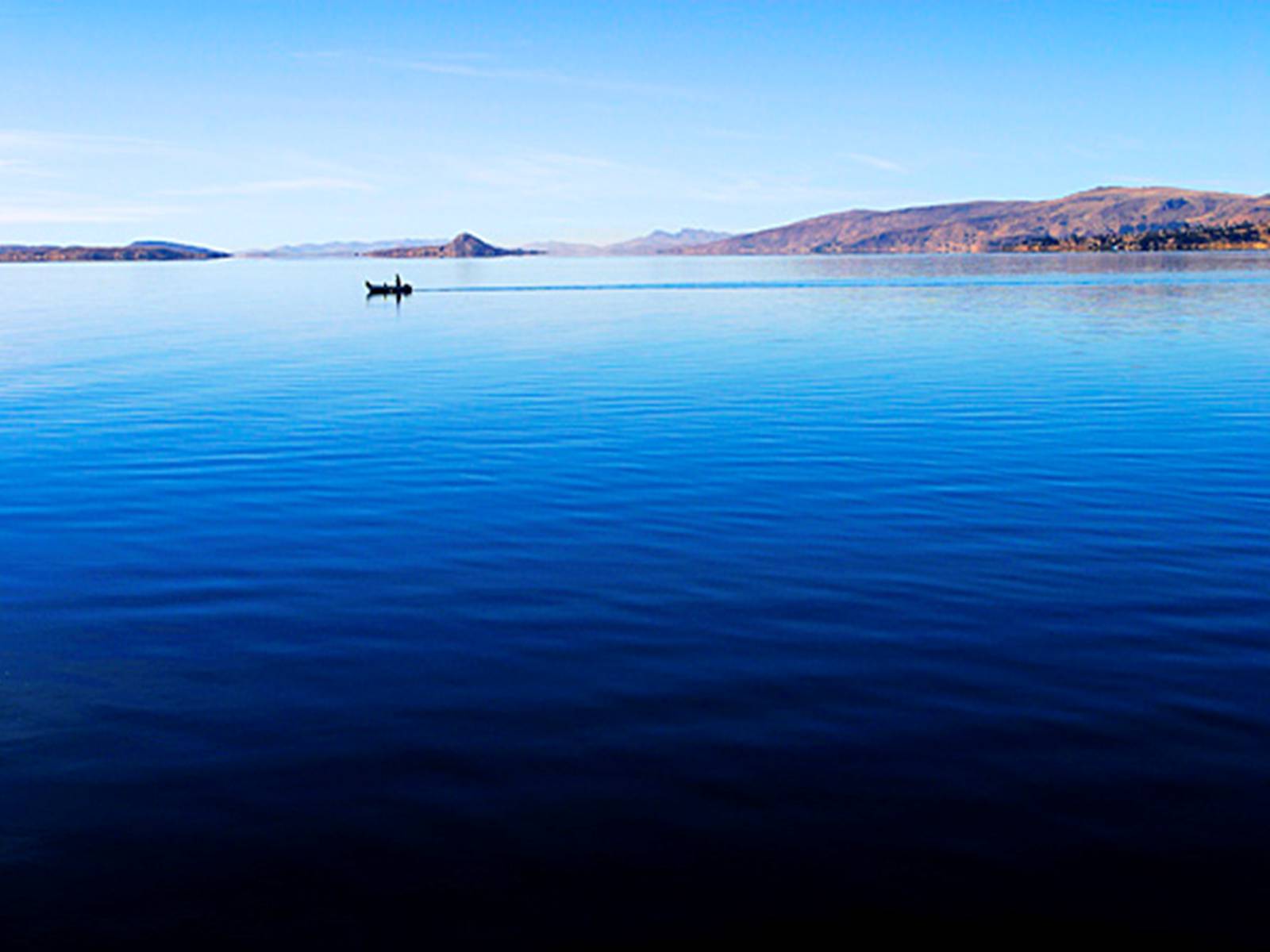 Высочайшее судоходное озеро. Боливия озеро Титикака. Озеро Титикака Перу. Озеро Поопо. Перу фото озеро Титикака.